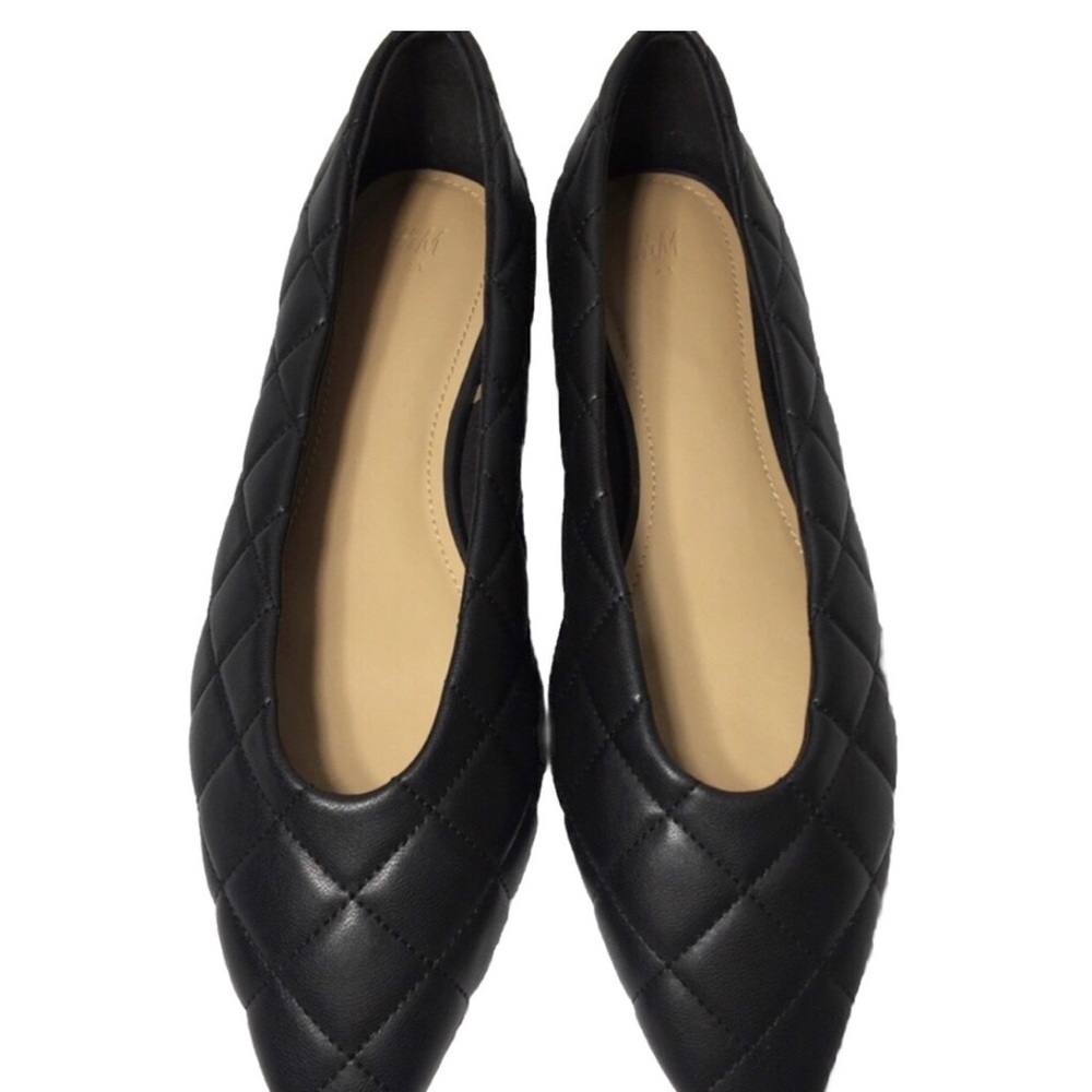 H&M quilted faux leather point toe flats. Size 9.5